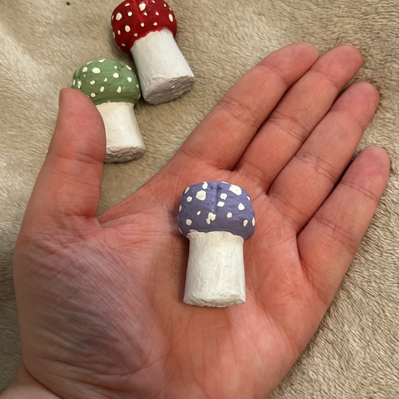 Hand painted Mini Mushroom Decor Made From Wine Corks - Picture 3 of 4